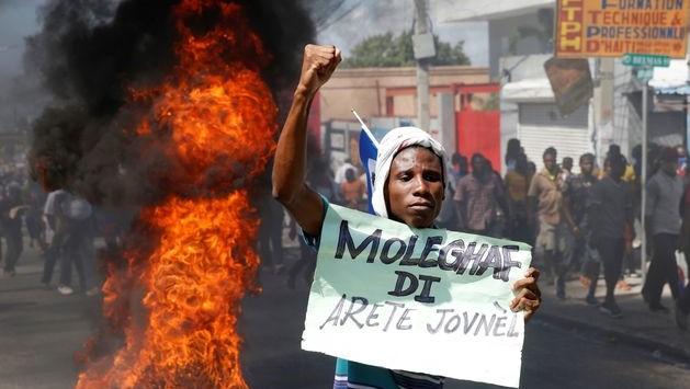 Haitianos en las calles tras el asesinato del presidente Jovenel Moïse.