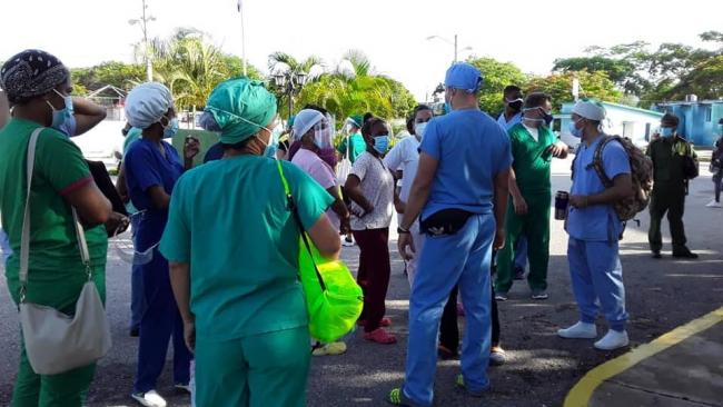 Personal médico enviado a reforzar el hospital de Cárdenas.