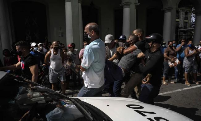 Un detención violenta el domingo en La Habana.