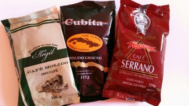 Paquetes de café cubano para exportación o de venta en tiendas en dólares.