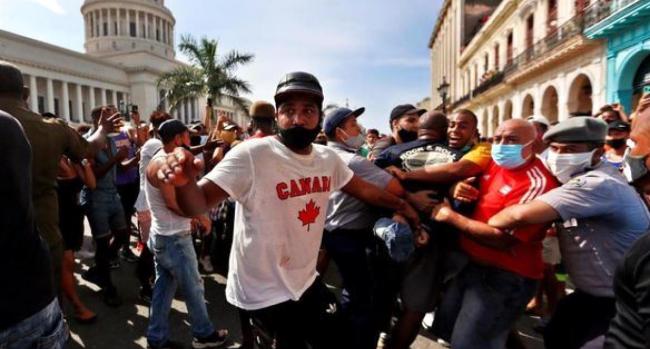 Arrestos durante las protestas del 11 de junio en La Habana.