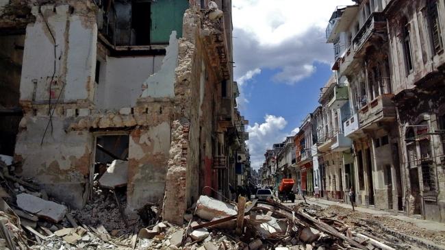 Derrumbe en una calle de La Habana.
