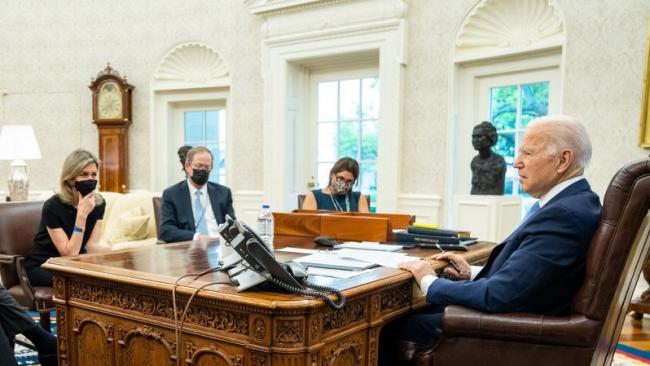 El presidente Joe Biden en una reunión en el Despacho Oval de la Casa Blanca.
