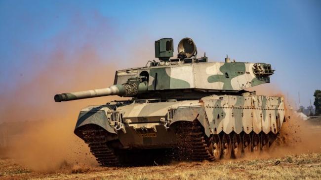 Tanque de guerra Olifant Mk 2 del Ejército de Sudáfrica.
