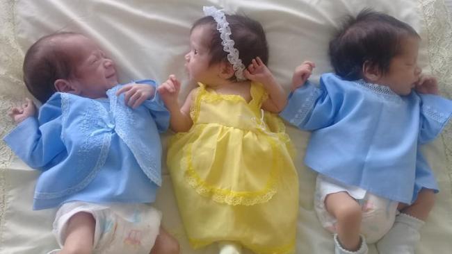 Los tres niños nacidos en Manzanillo.