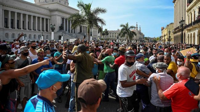 Cubanos durante las protestas del pasado 11 de julio en La Habana.