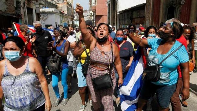 Tropas de choque movilizadas por el Partido Comunista de Cuba para contrarrestar las protestas del 11 de julio.