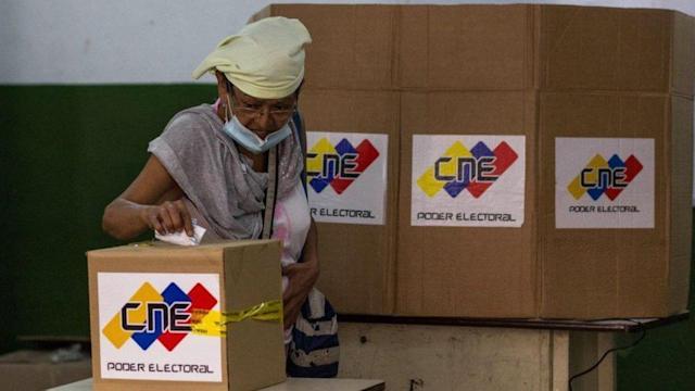 Ejercicio del sufragio durante pasadas elecciones en Venezuela.
