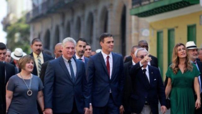 El jefe de Gobierno español junto a Miguel Díaz-Canel durante su visita a Cuba en 2018.