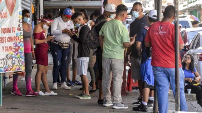 Cubanos en el Mercado Oriental de Managua en 2019.