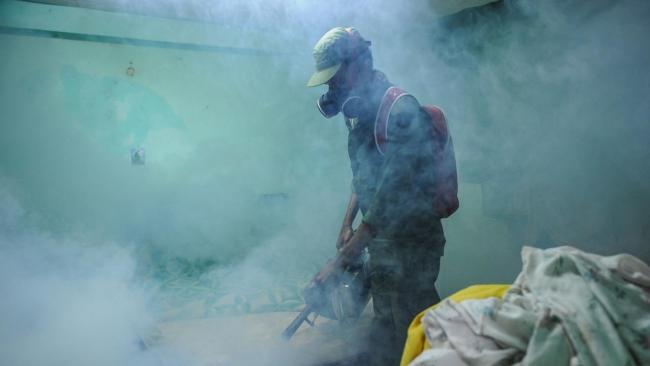 Fumigación contra el mosquito Aedes Aegypti en Cuba.