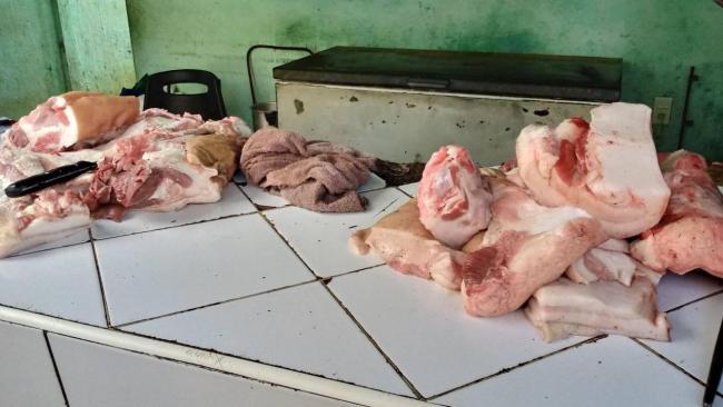 Venta de carne de cerdo en Cuba.