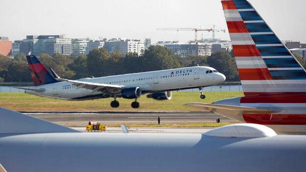 La empresa estadounidense Delta, la más afectada por la cantidad de vuelos suspendidos por causa de ómicron.