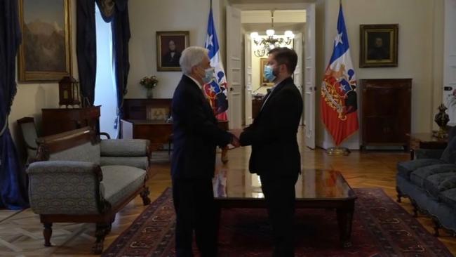 Sebastián Piñera y Gabriel Boric durante su reunión en La Moneda.