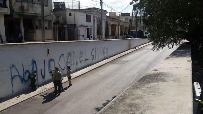 Cartel contra Miguel Díaz-Canel en La Habana.