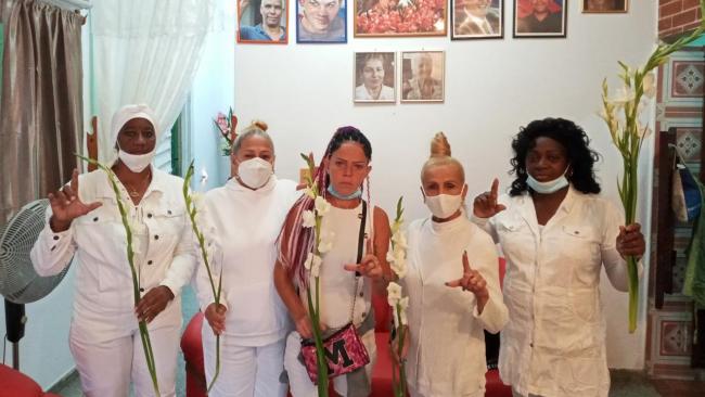 Damas de Blanco antes de salir el domingo a la calle por la libertad de los presos políticos.