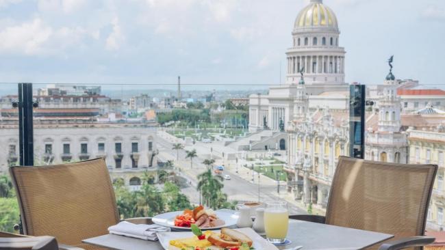Desayuno con vista al Capitolio de La Habana en el Iberostar Parque Central.