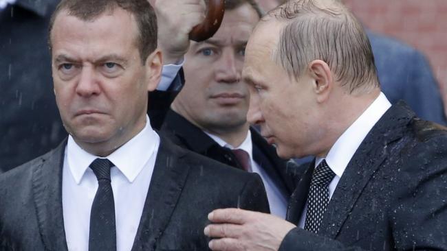 Dmitri Medvédev y Vladimir Putin.