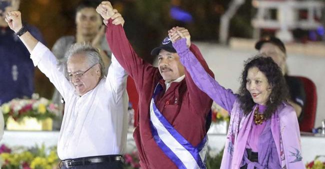 Daniel Ortega y Rosario Murillo en su toma de posesión, enero de 2022.