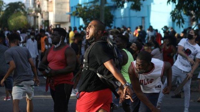 Cubanos en las protestas del 11J.