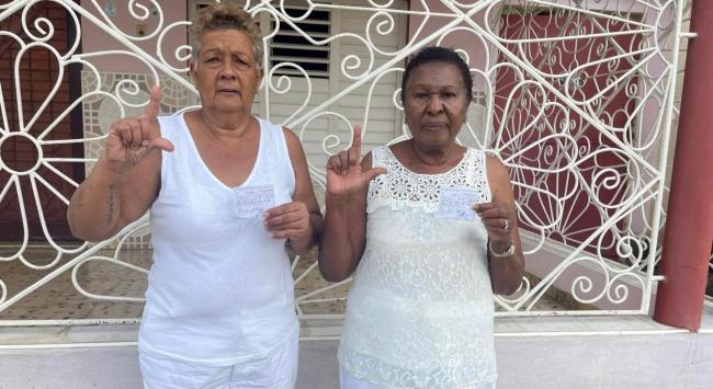 Las Damas de Blanco Caridad Burunate y Asunción Carrillo, multadas por intentar llegar a misa en Colón, Matanzas.