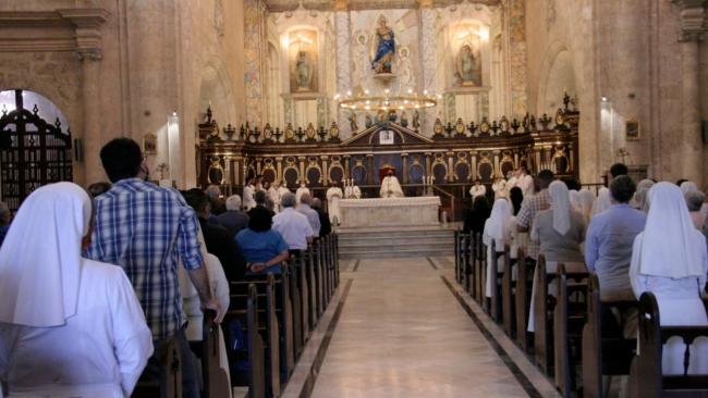Oficio religiosa católico en Cuba.