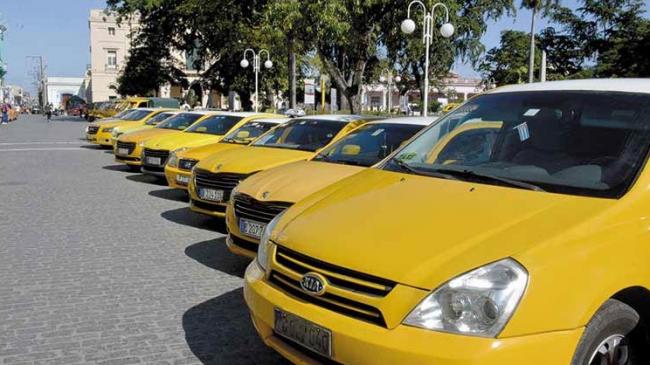 Taxis cubanos.