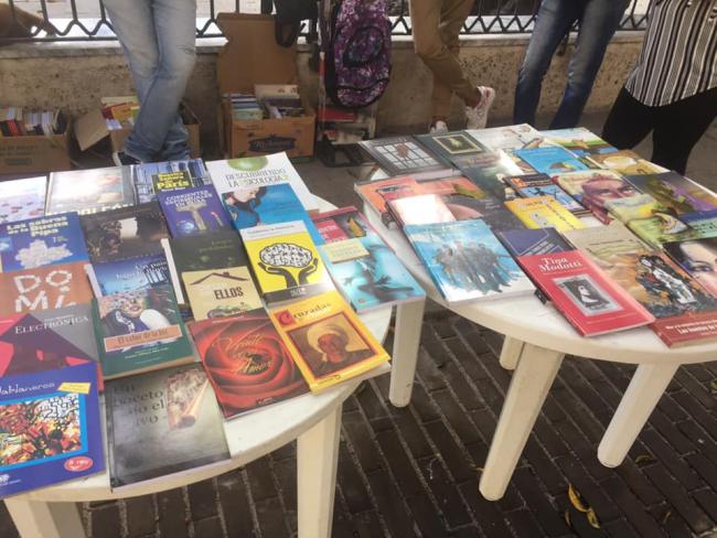 Venta de libros en La Plaza de Armas de La Habana.