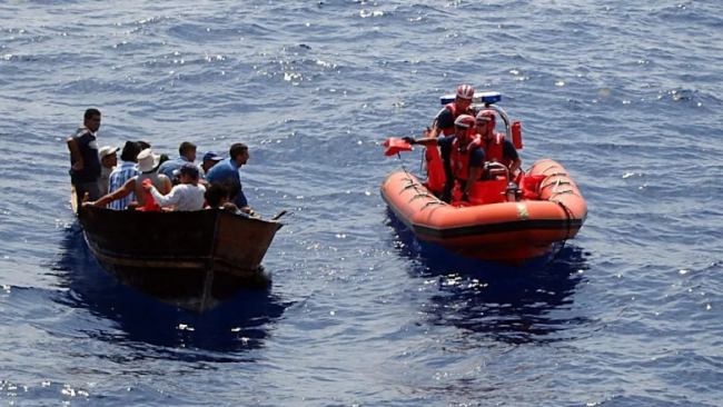 Rescate de balseros cubanos en el mar.