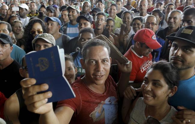 Emigrantes cubanos en la frontera de Costa Rica con Panamá, 2015.