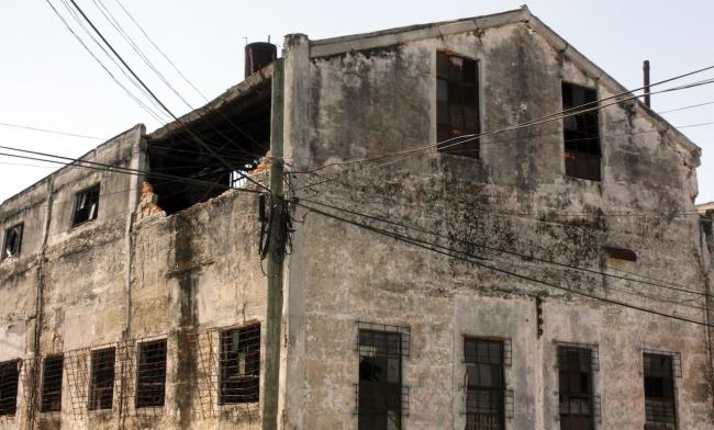 Ruinas de una fábrica en Cuba.