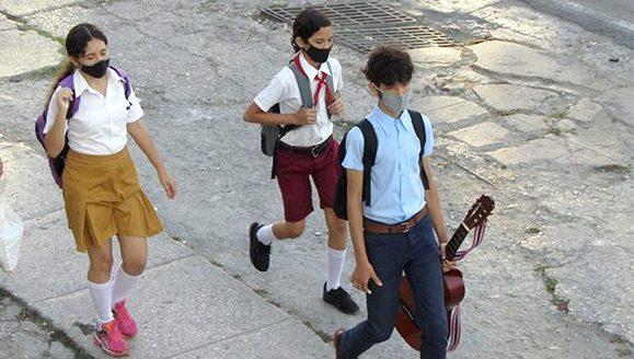 Estudiantes cubanos.