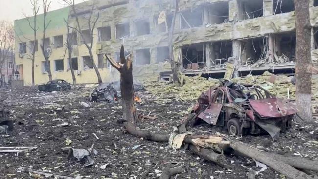 Efectos del bombardeo del hospital materno de Mariúpol, el 9 de marzo de 2022.