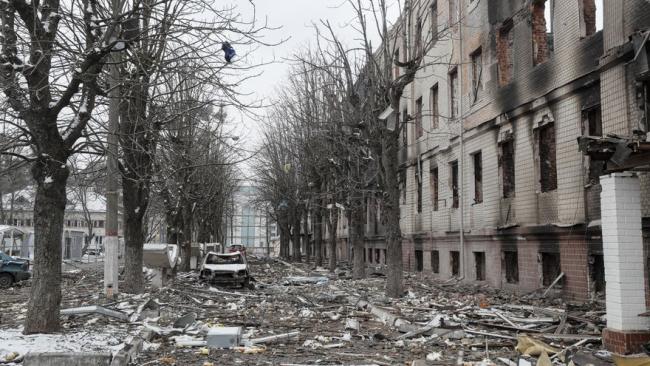 Rusia bombardea Ojtirka, en el nordeste de Ucrania.