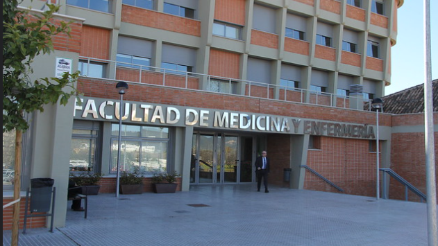 Entrada de una de las facultades de la Universidad de Córdoba.