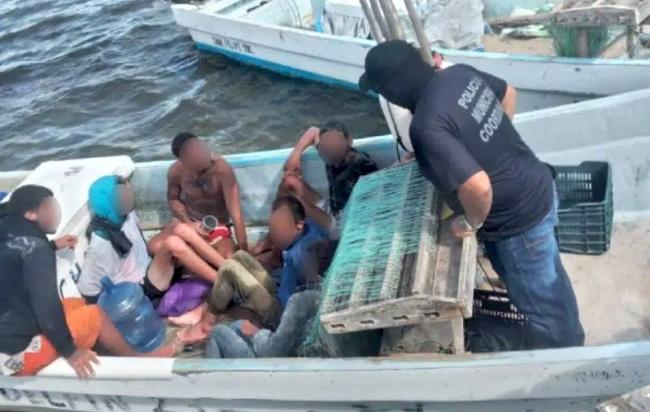 Balseros cubanos rescatados en Yucatán.