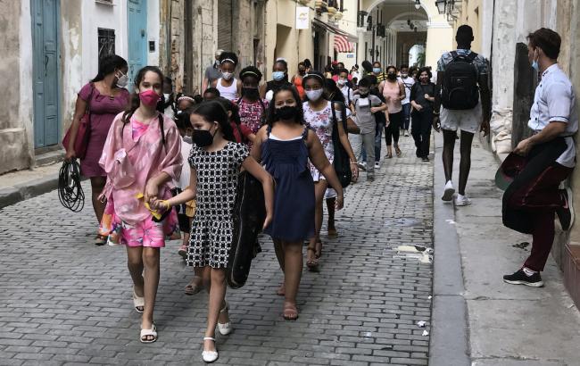 Niños en una calle de La Habana Vieja.
