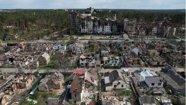 Edificios residenciales destruidos durante la invasión rusa de Ucrania en Irpin.