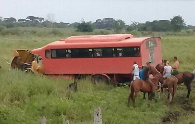 Camión de transporte accidentado en Guáimaro.