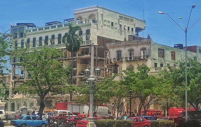 El hotel saratoga tras la explosión.