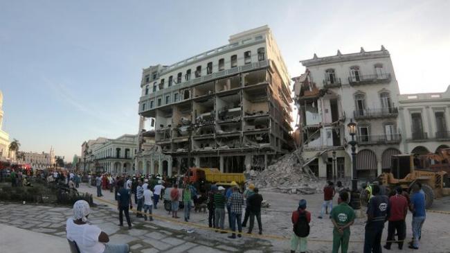 El Hotel Saratoga de La Habana destruido tras la explosión.