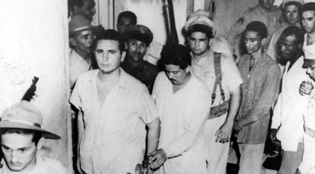 Mirando a cámara, Fidel Castro, arrestado por el asalto al cuartel Moncada, 1953.