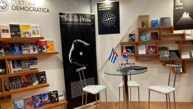 La otra Cuba en Feria del Libro de Buenos Aires, el stand de Cultura Democrática.