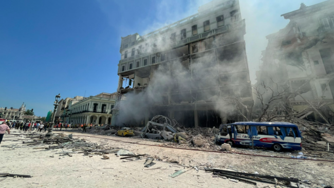 Imagen de la fachada del hotel tras la explosión.