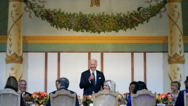 Joe Biden durante un encuentro con invitados a la Cumbre de las Américas.