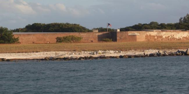 Fort Zachary Taylor, donde fue visto por última vez el cubano Carlos Alberto Rosell Ojeda, en el agua.