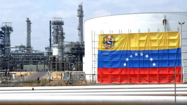 Refinería de petróleo en Venezuela.