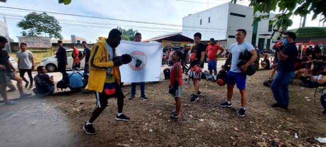 Gabriel Moya enseña boxeo en Tapachula.