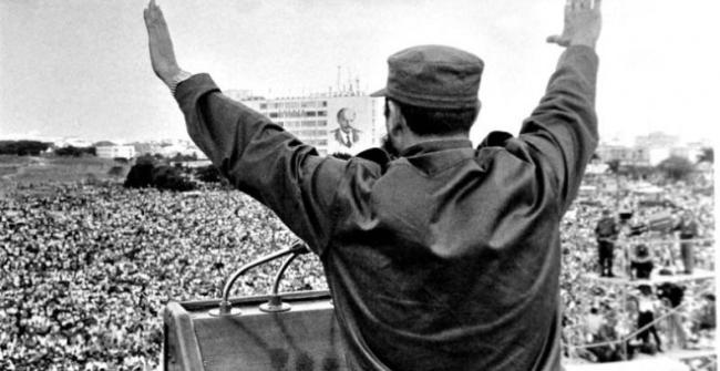 Fidel Castro en el poder, en la tribuna.