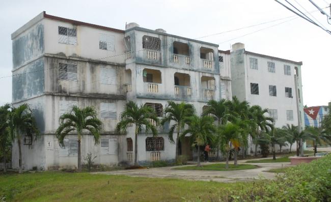 Edificio No. 1 del reparto Caribe en Guantánamo.